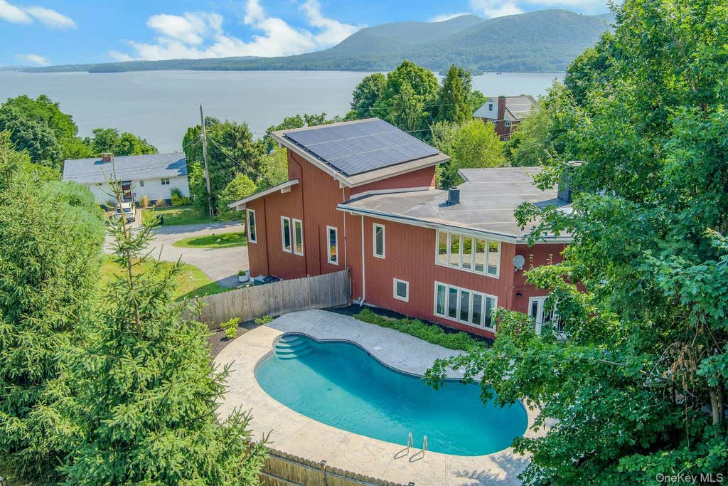 Photo of 6 Grandview Avenue, Cornwall On Hudson, NY 12520 (MLS # 1021299)