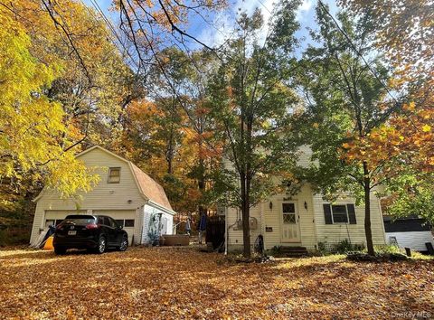 Homes For Sale - 3 Emerald Trail<br/> Monroe, NY 10950