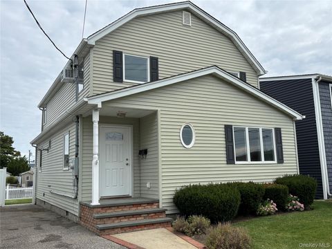 65 Jefferson Place Massapequa NY 11758