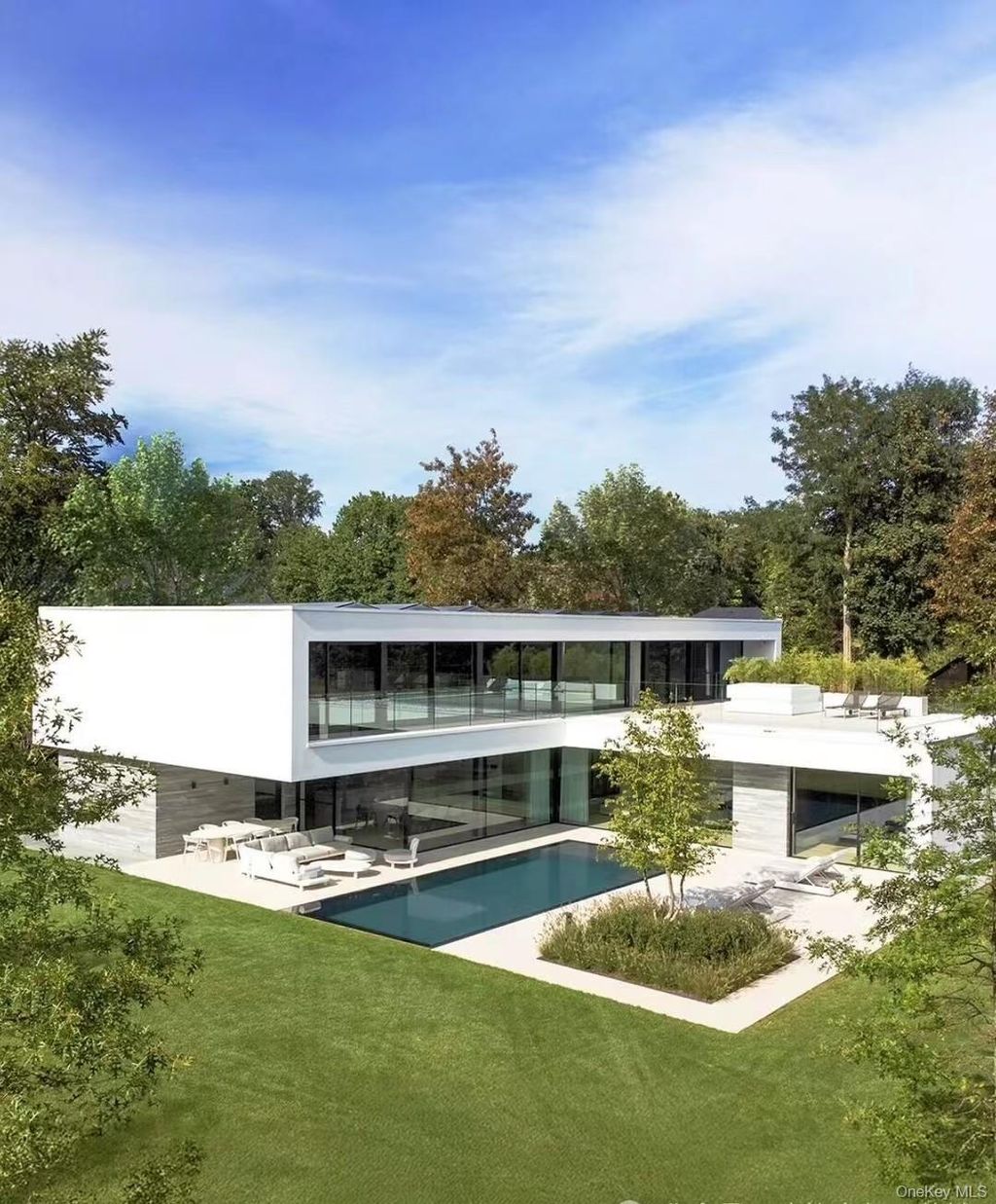 Photo of 107A Wildwood Road, Great Neck, NY 11024 (MLS # 987911)