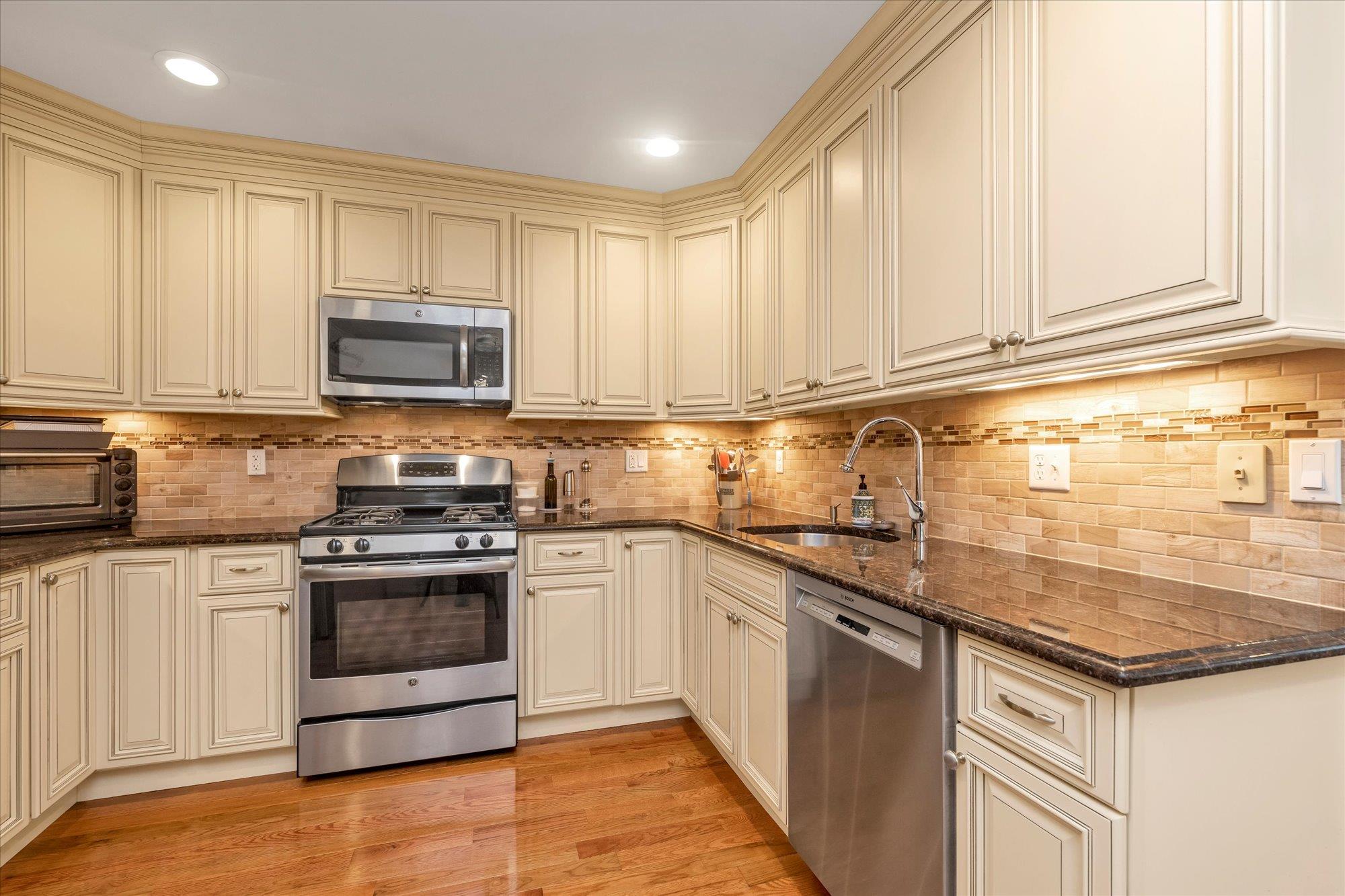 608 Carman Avenue #C-7, Westbury, New York image 8
