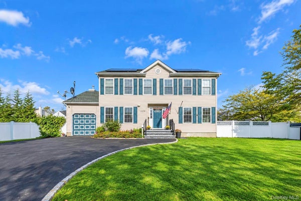 1050 N BROOME AVE, LINDENHURST, NY 11757 - Image 989c3f7d45d3f7f322e0ca338a2d4c3e/2665514384