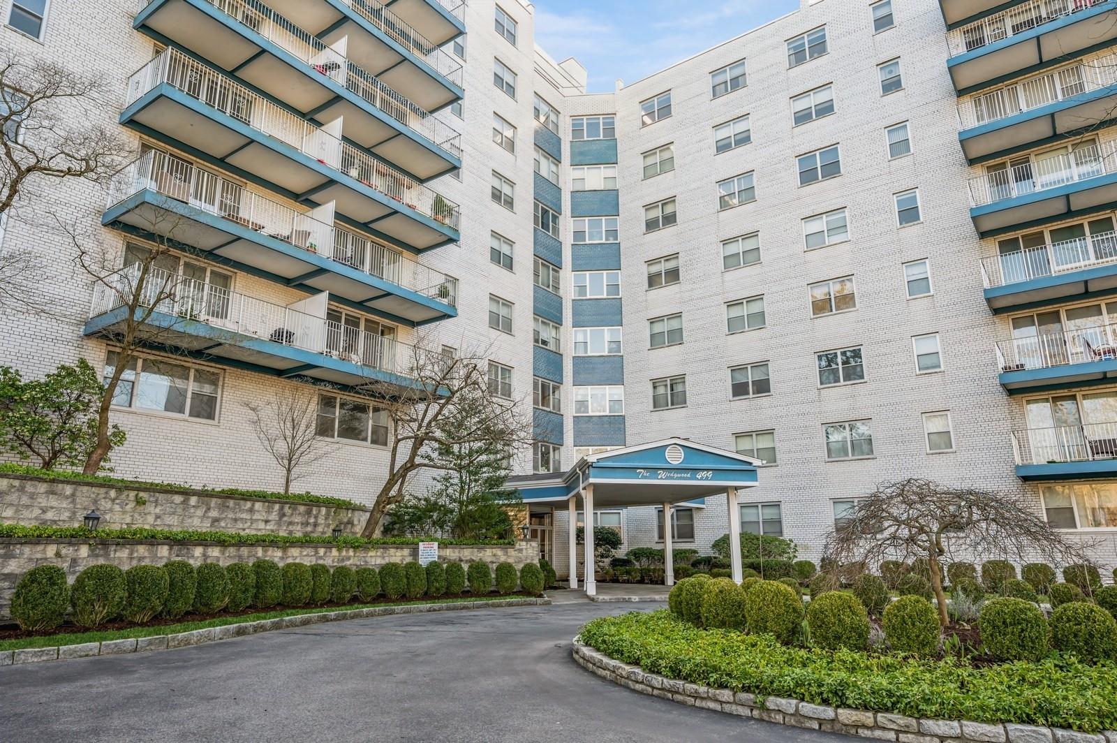 Rental Property at N Broadway 2I, White Plains, New York - Bedrooms: 1 
Bathrooms: 1  - $2,600 MO.