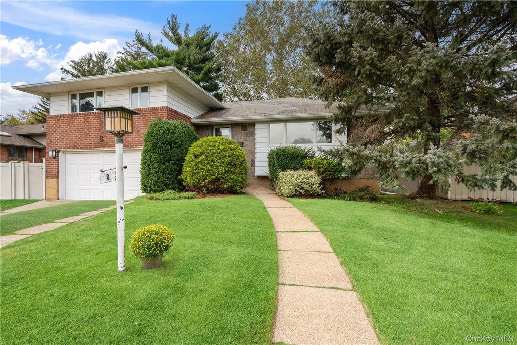 Photo of 8 Westminster Road, Syosset, NY 11791 (MLS # 922530)