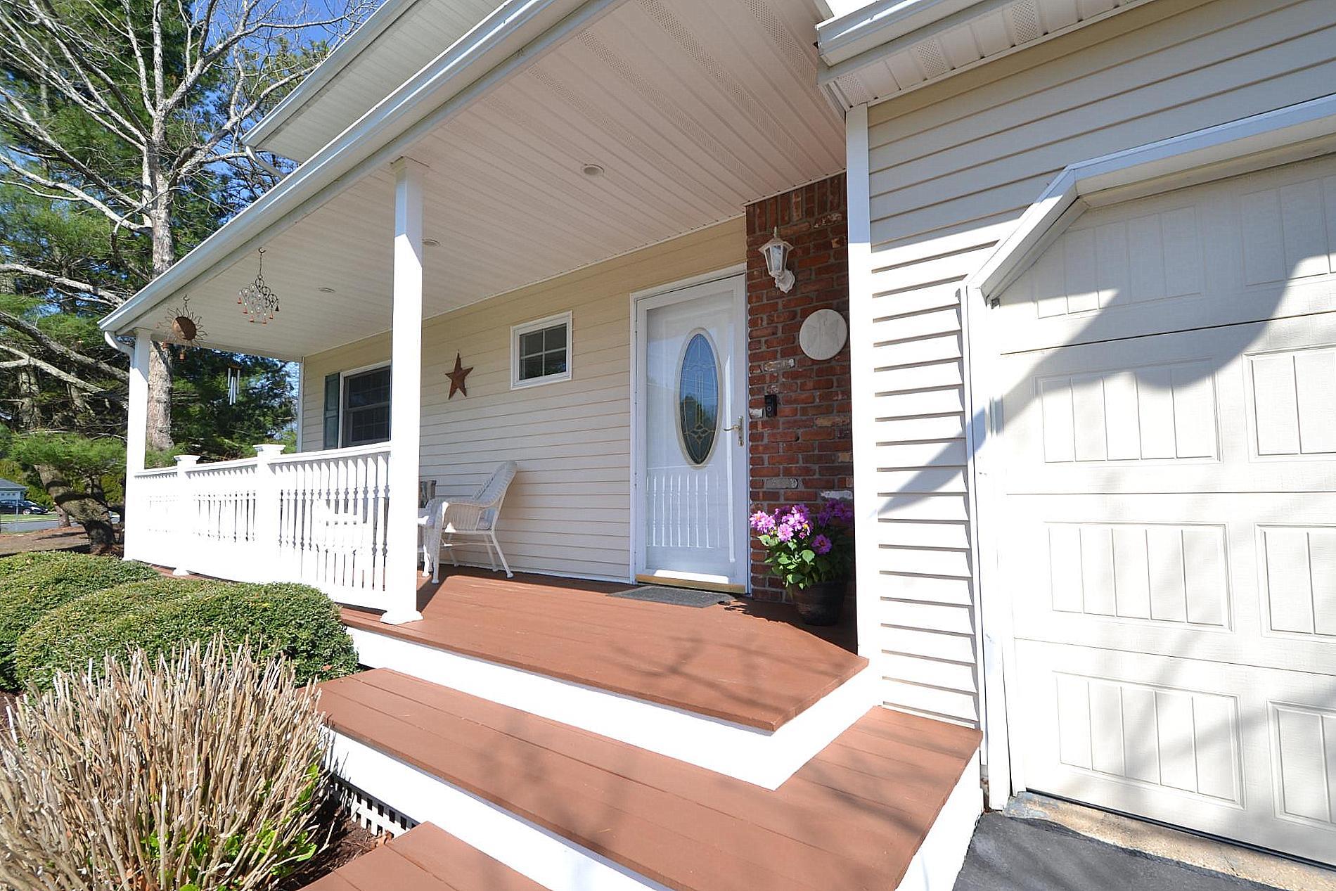 67 Singingwood Drive, Holbrook, New York image 3