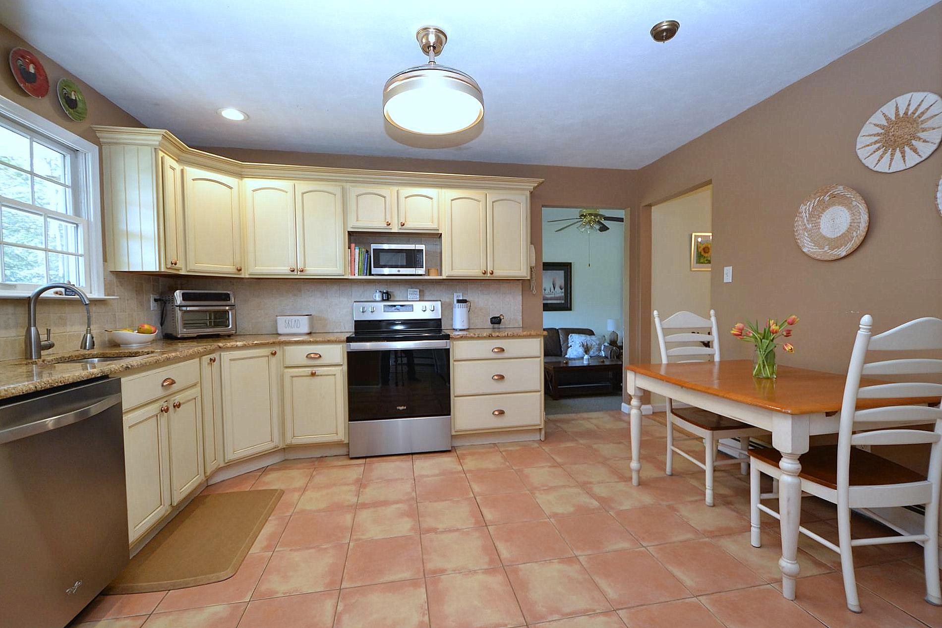 67 Singingwood Drive, Holbrook, New York image 4