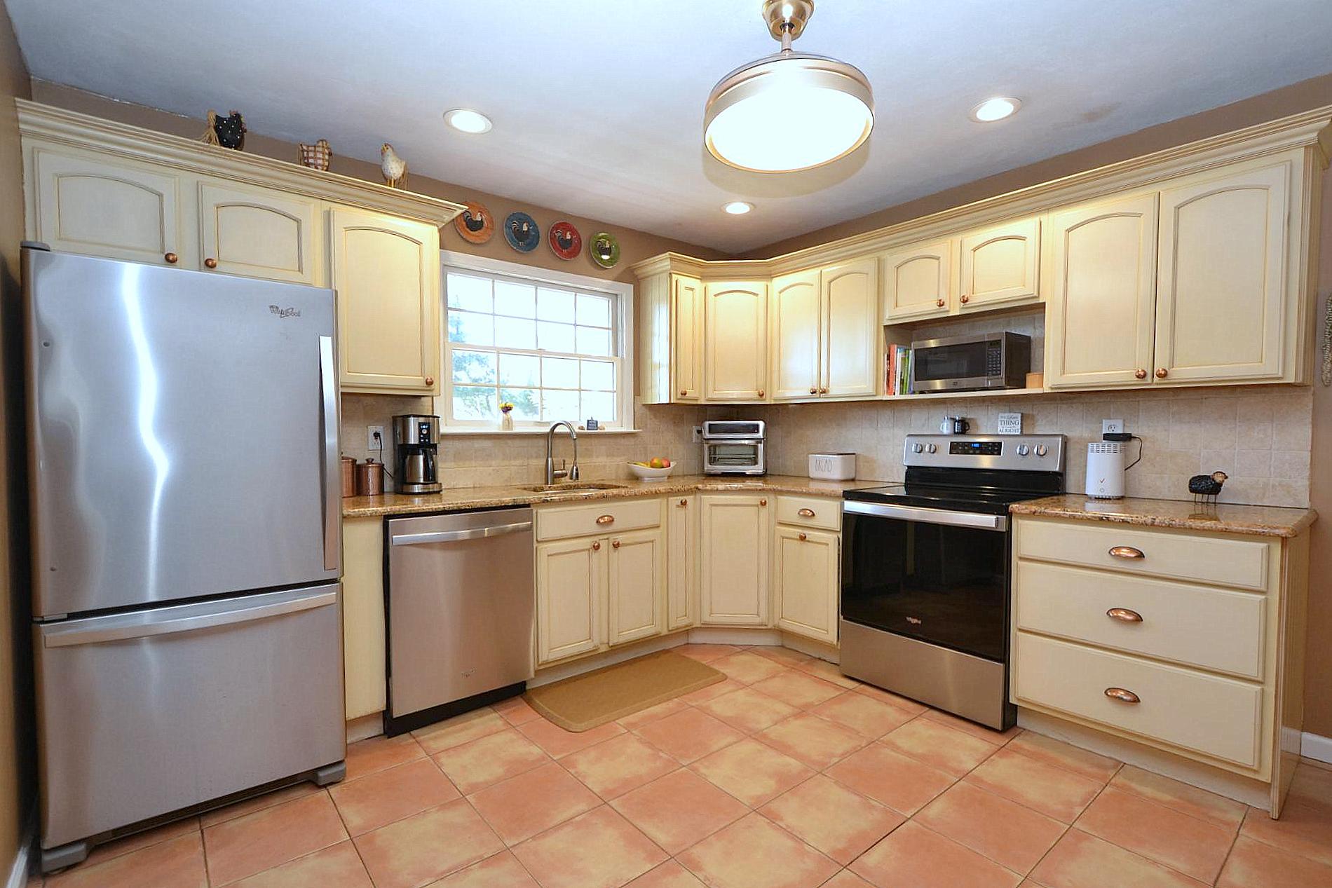 67 Singingwood Drive, Holbrook, New York image 5