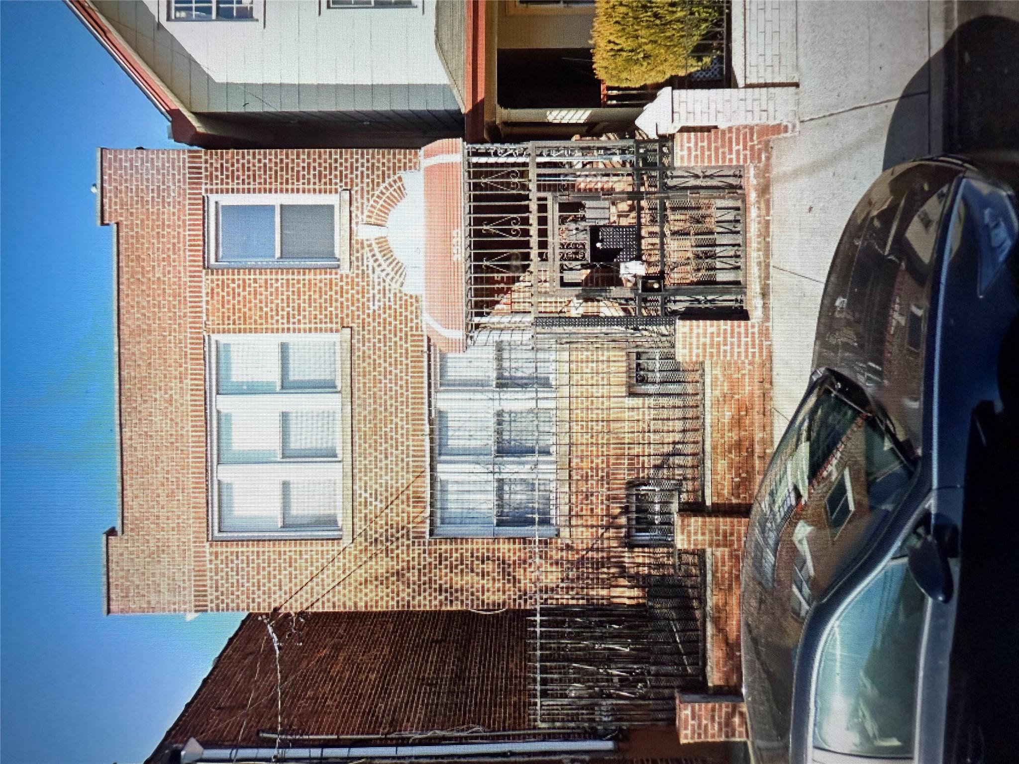 Willett Avenue, Bronx, New York - 5 Bedrooms  
3 Bathrooms - 