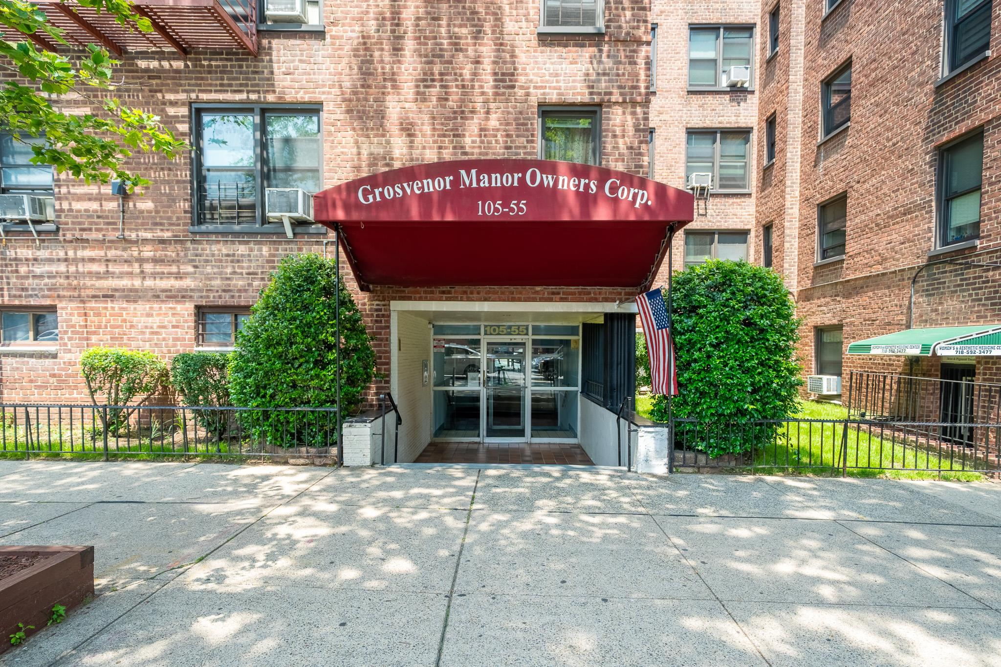 62 Drive 6K, Forest Hills, Queens, NY - 2 Bedrooms  
2 Bathrooms  
5 Rooms - 