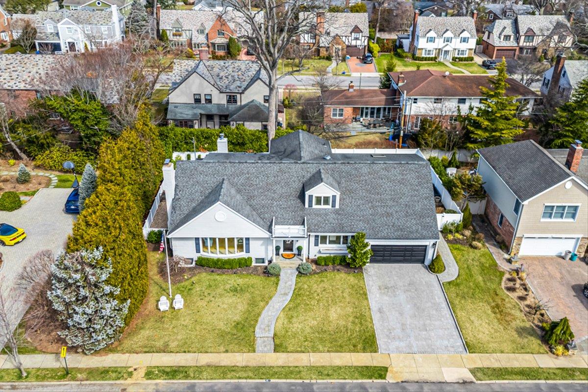 111 Berkshire Road, Rockville Centre, New York image 3