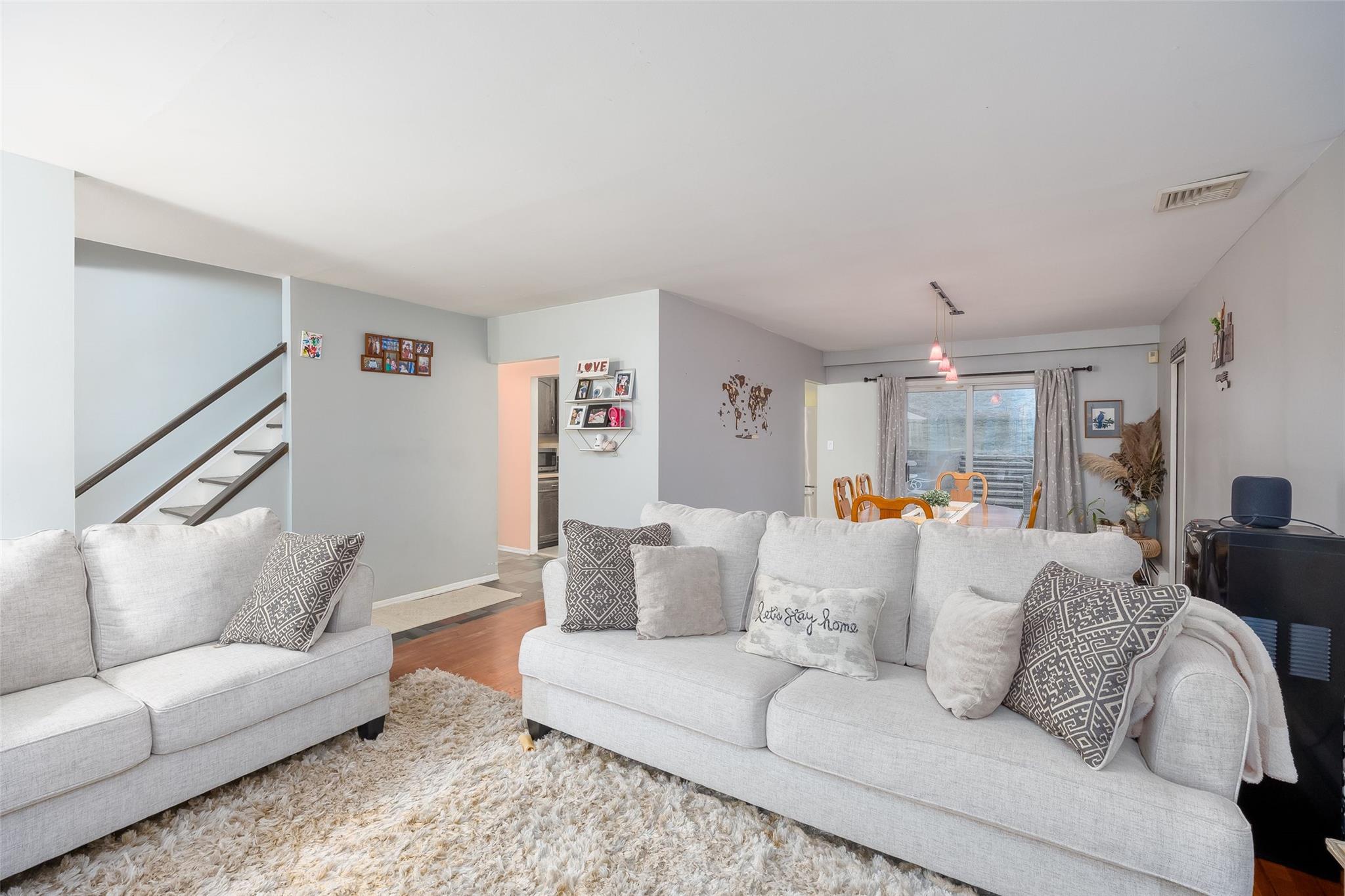 75 Oakcrest Avenue, Farmingville, New York image 10