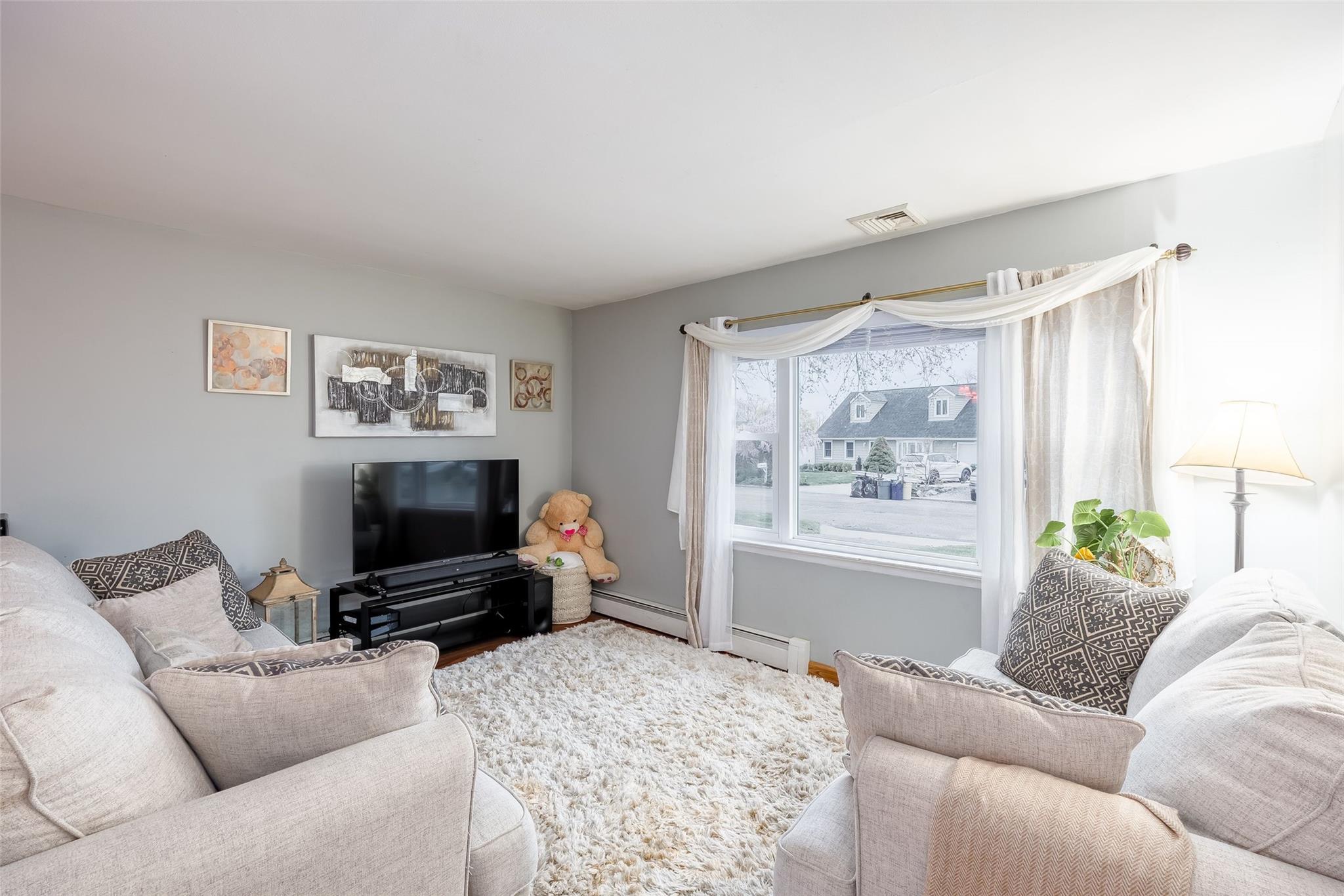 75 Oakcrest Avenue, Farmingville, New York image 9