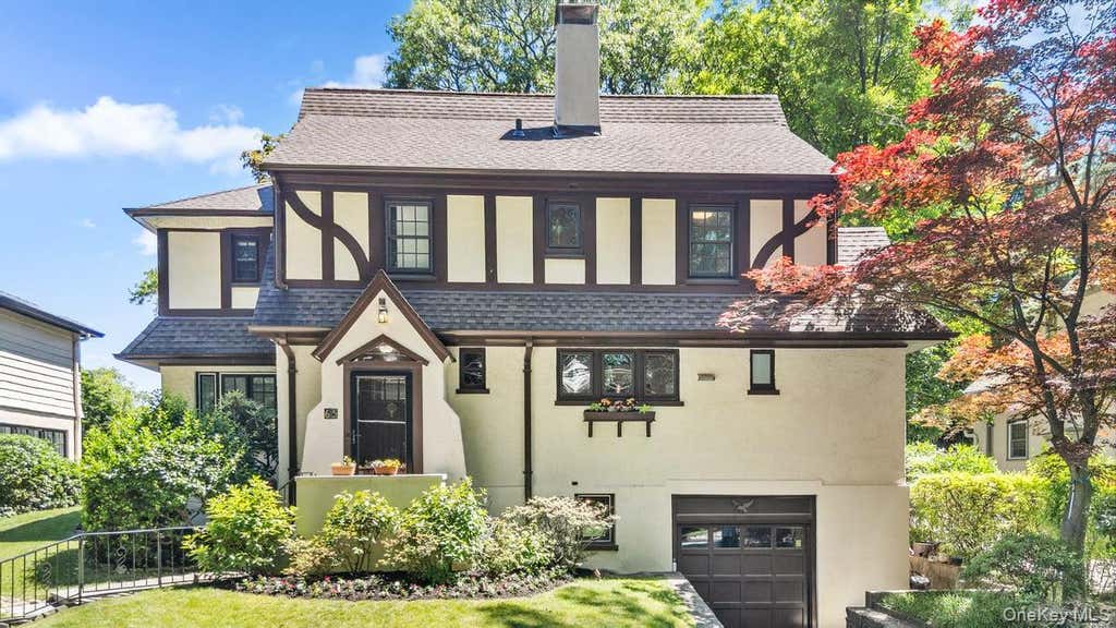 Photo of 65 Wildwood Road, New Rochelle, NY 10804 (MLS # 1007621)