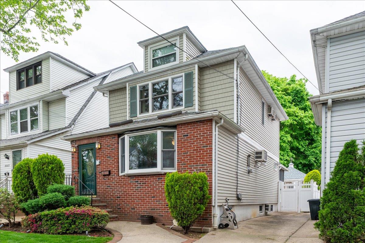 Property for Sale at 70 Avenue, Forest Hills, Queens, NY - Bedrooms: 3 
Bathrooms: 3 
Rooms: 6  - $1,498,000