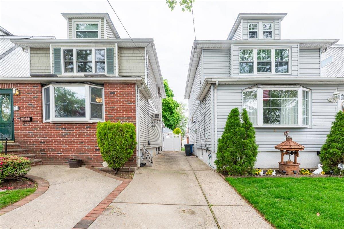 92-11 70 Avenue, Forest Hills, New York image 2