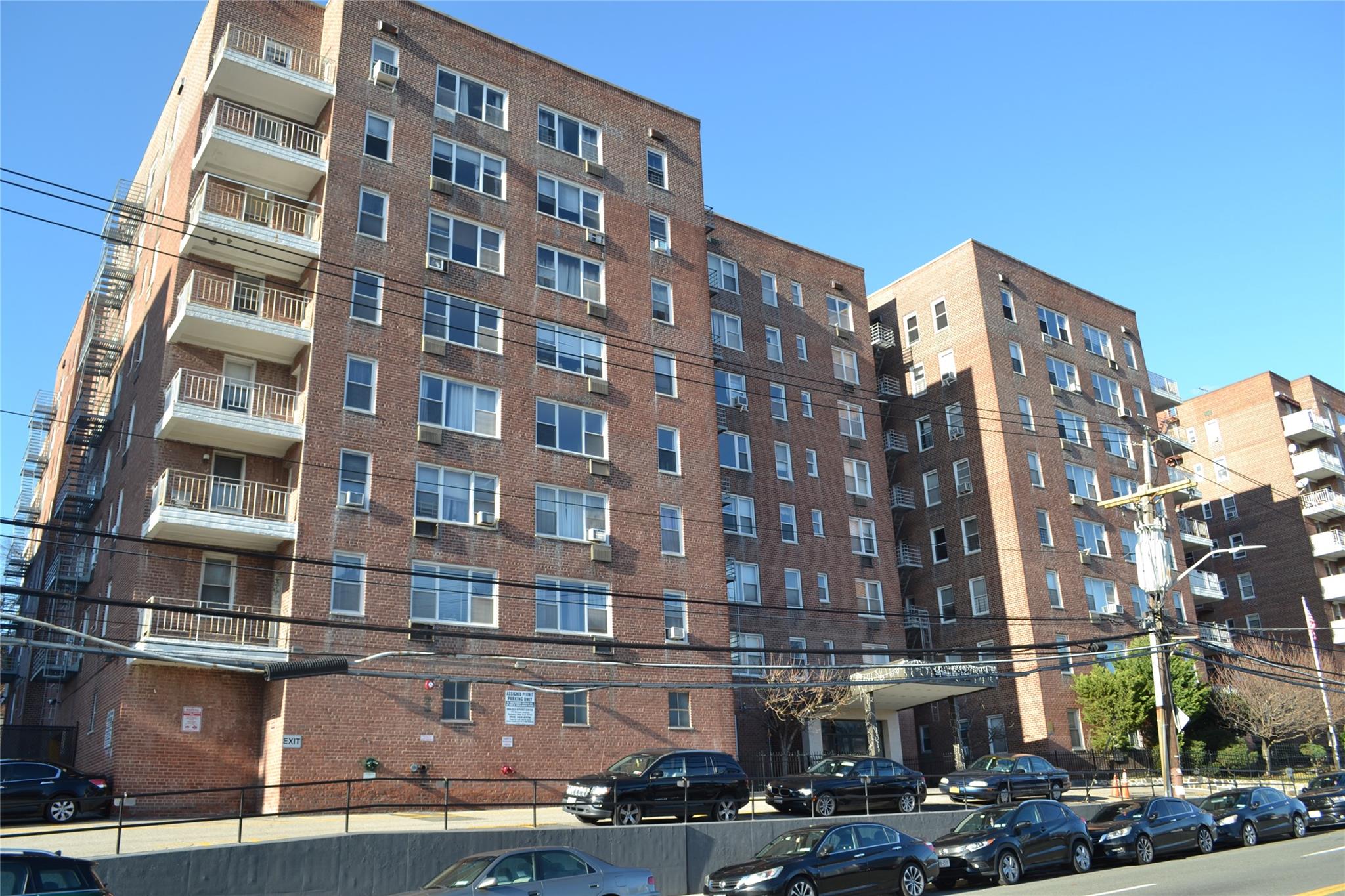 Bronx River Road 7L, Yonkers, New York - 2 Bedrooms  
2 Bathrooms - 