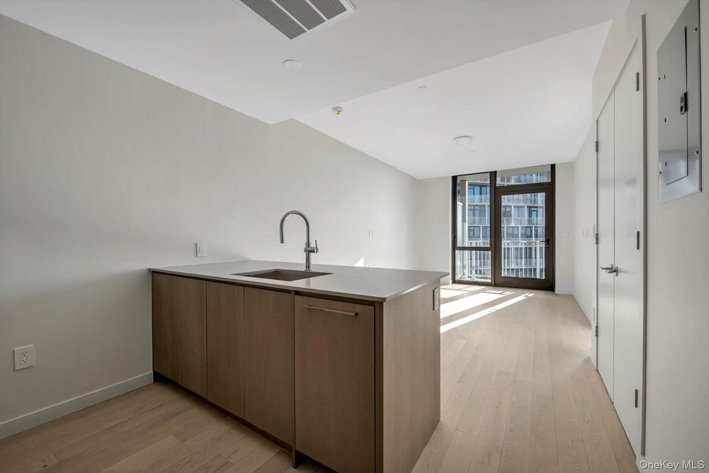 Photo of 13102A 40th Road #9D, Flushing, NY 11354 (MLS # 1047384)