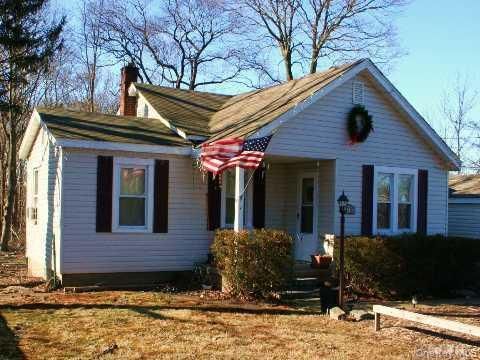 Photo of 813 Park Avenue, Huntington, NY 11743 (MLS # 923091)
