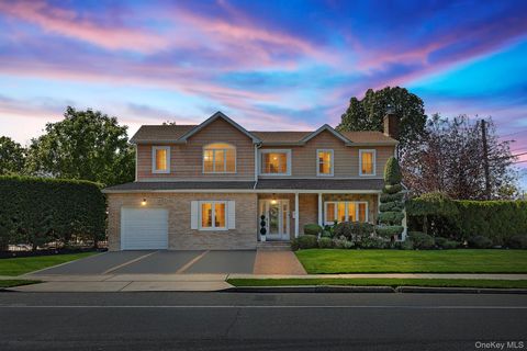 Photo of 82 Lakeview Avenue, Rockville Centre, NY 11570 (MLS # 920162) Photo of 82 Lakeview Avenue, Rockville Centre, NY 11570 (MLS # 920162)