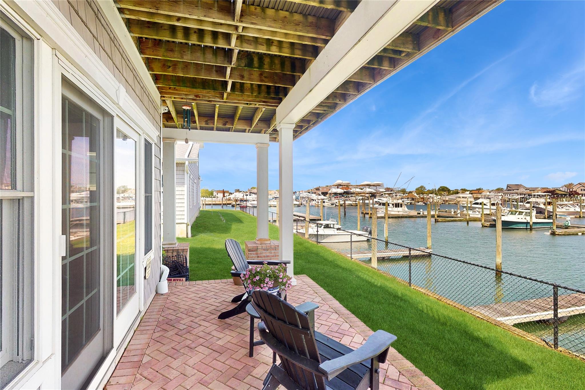 34 Ocean Watch Ct, Freeport, New York image 3