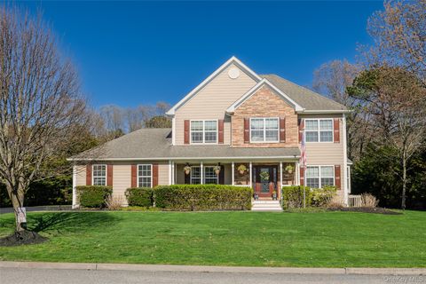 Homes For Sale - 6 Ridge Court<br/> Center Moriches, NY 11934