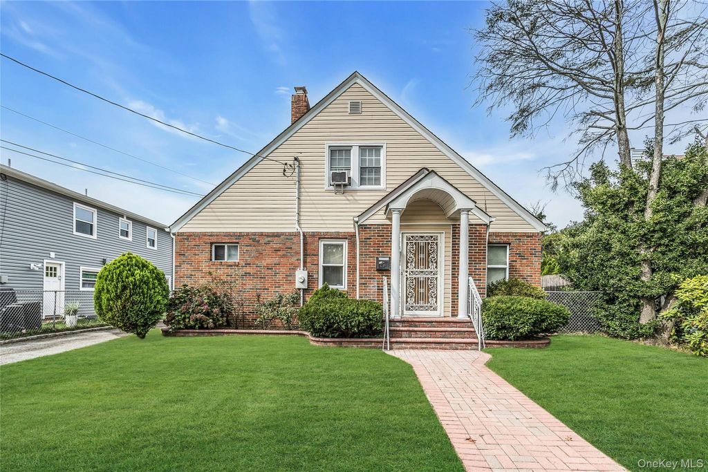 Photo of 830 Davis Avenue, Uniondale, NY 11553 (MLS # 922479)