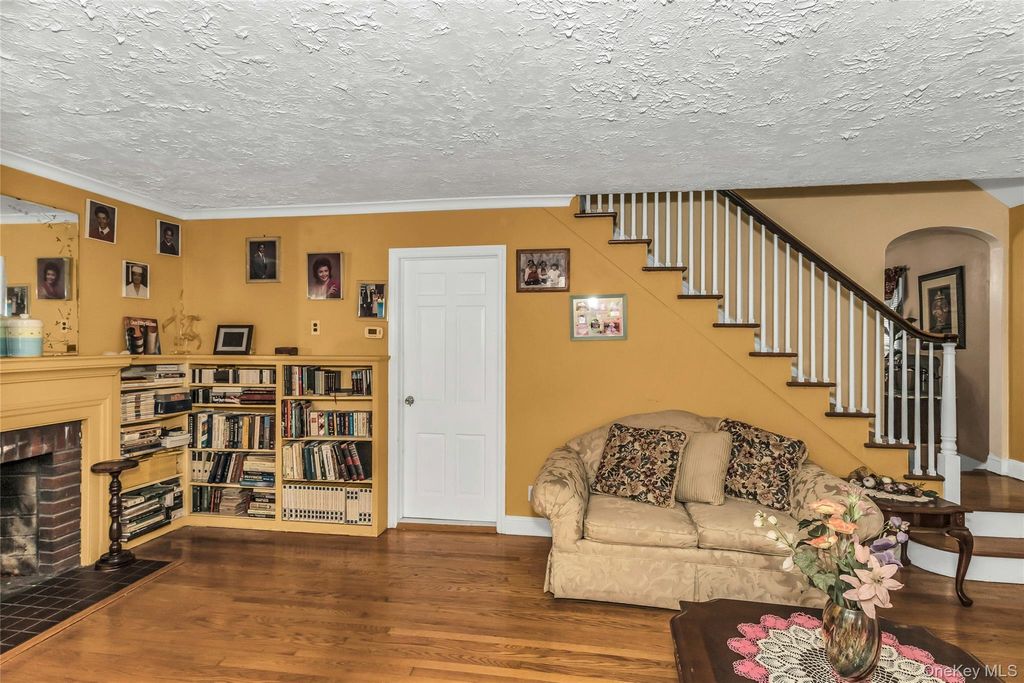 Photo of 830 Davis Avenue, Uniondale, NY 11553 (MLS # 922479)