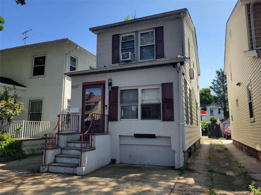 Photo of 1637 West 2nd Street, Brooklyn, NY 11223 (MLS # 1035991)