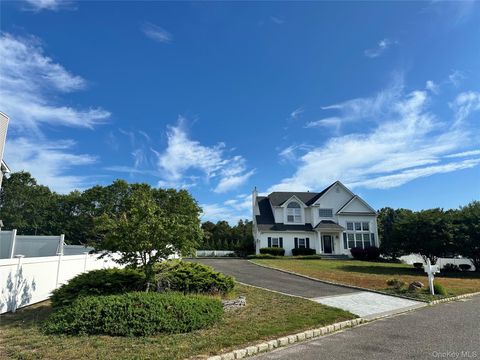 Photo of 3 Camden Court, Medford, NY 11763 (MLS # 932243)