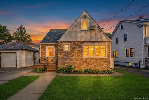 38 Hawthorne Avenue, Floral Park, NY 11001 - MLS#: 965271