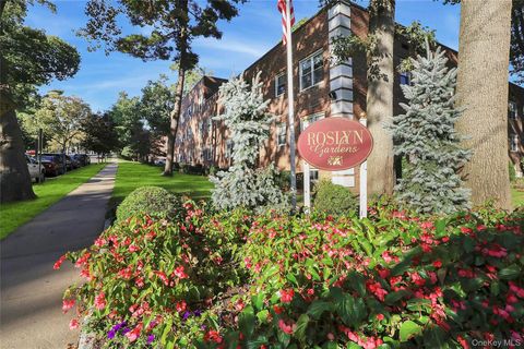 Homes For Sale - 3 Edwards Street #1 G<br/> Roslyn Heights, NY 11577