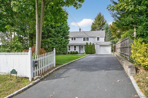 20 Locust Place Locust Valley NY 11560