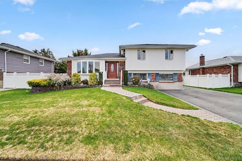 Photo of 126 Washington Street, Farmingdale, NY 11735 (MLS # 986248)