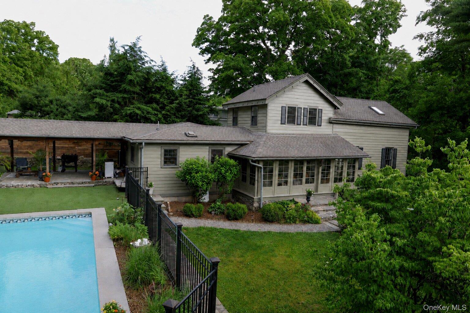 5012 Albany Post