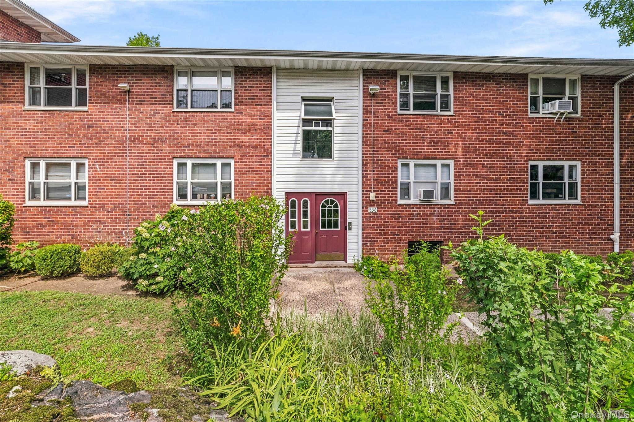 836 N Broadway 2E