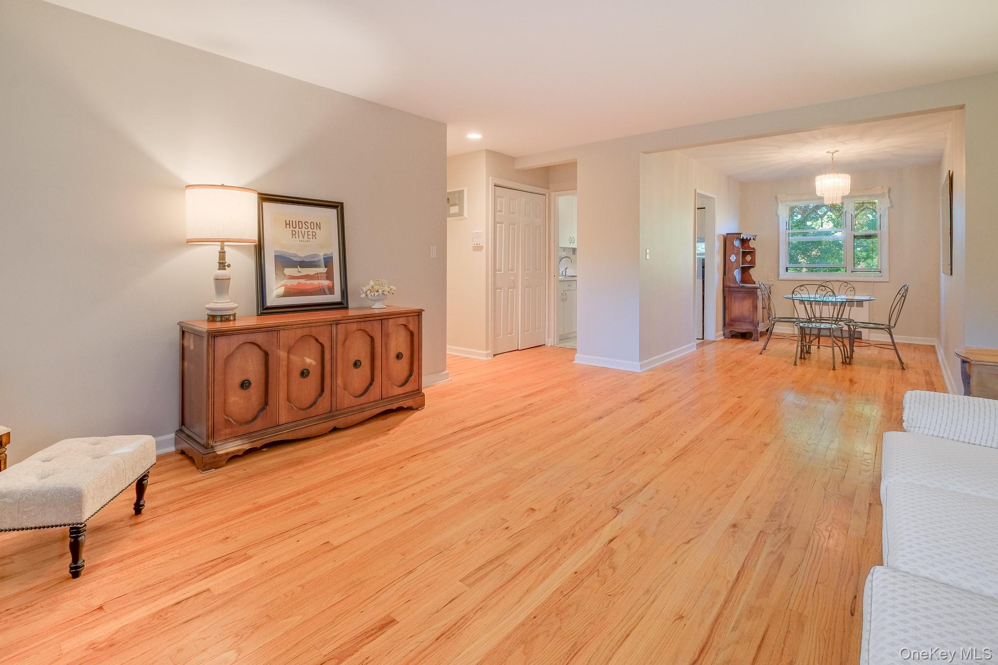 836 N Broadway 2E