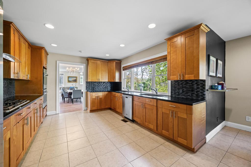 564 Rica Lane, Woodmere, Florida image 22