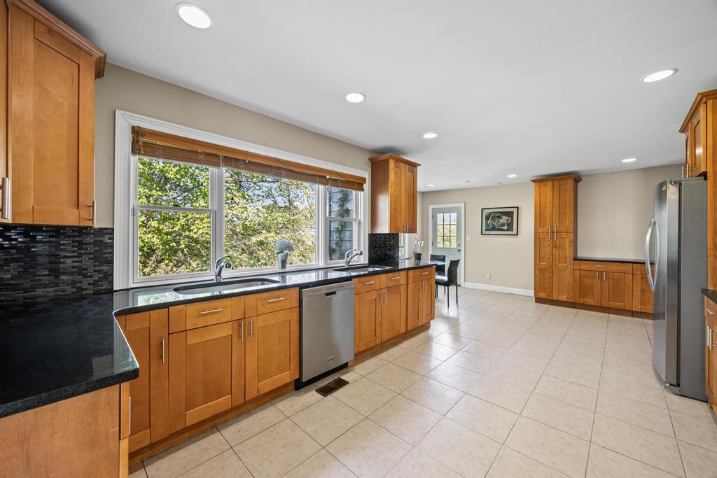 564 Rica Lane, Woodmere, Florida image 23