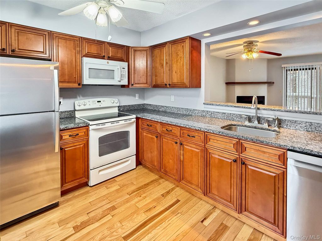 Photo of 1206 Chelsea Cove S, Hopewell Junction, NY 12533 (MLS # 953916)