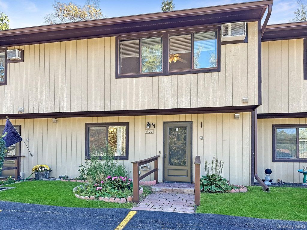 Photo of 1206 Chelsea Cove S, Hopewell Junction, NY 12533 (MLS # 953916)