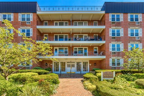 70 North Grove 1N Freeport NY 11520