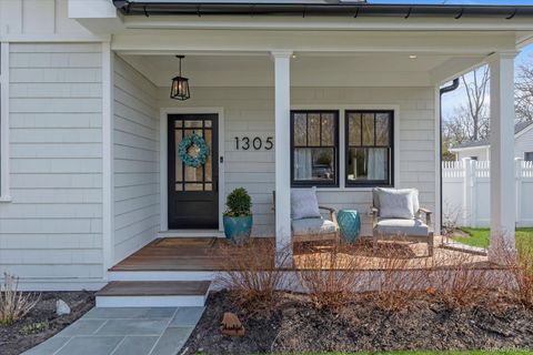 Homes For Sale - 1305 Sigsbee Road<br/> Mattituck, NY 11952