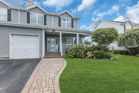 Condo For Sale - 140 Rivendell Court<br/> Suffolk County, Melville, NY 11747