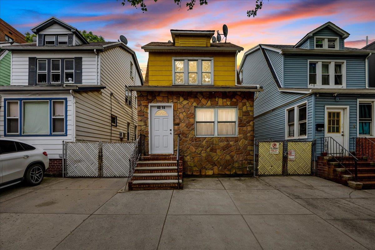 79th Street, Elmhurst, Queens, NY - 4 Bedrooms  
2 Bathrooms  
9 Rooms - 