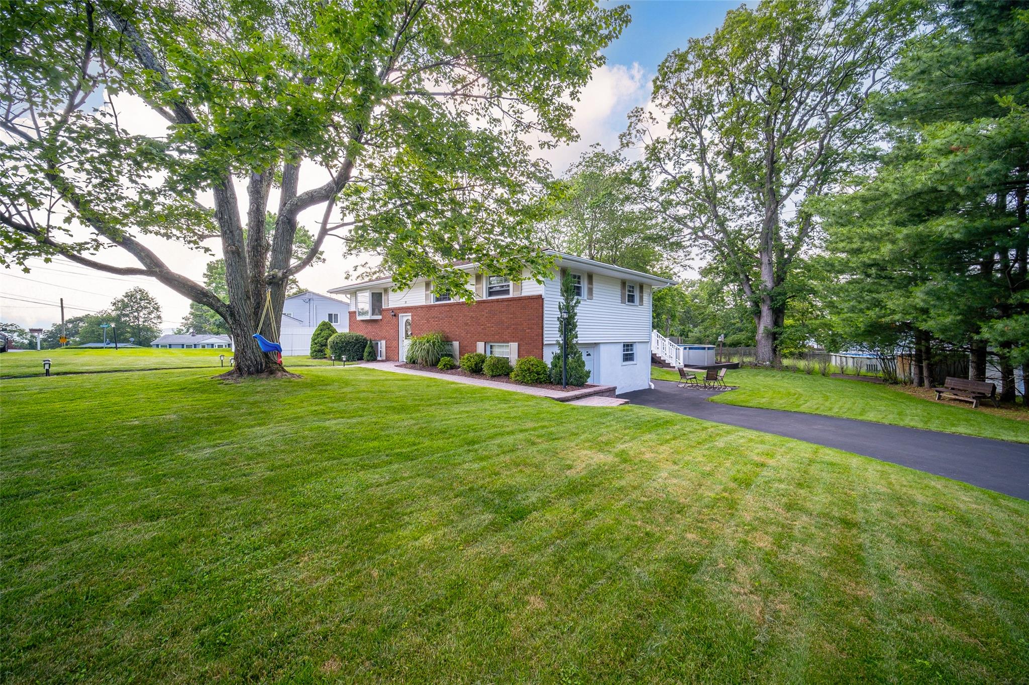 10 Tulip Lane