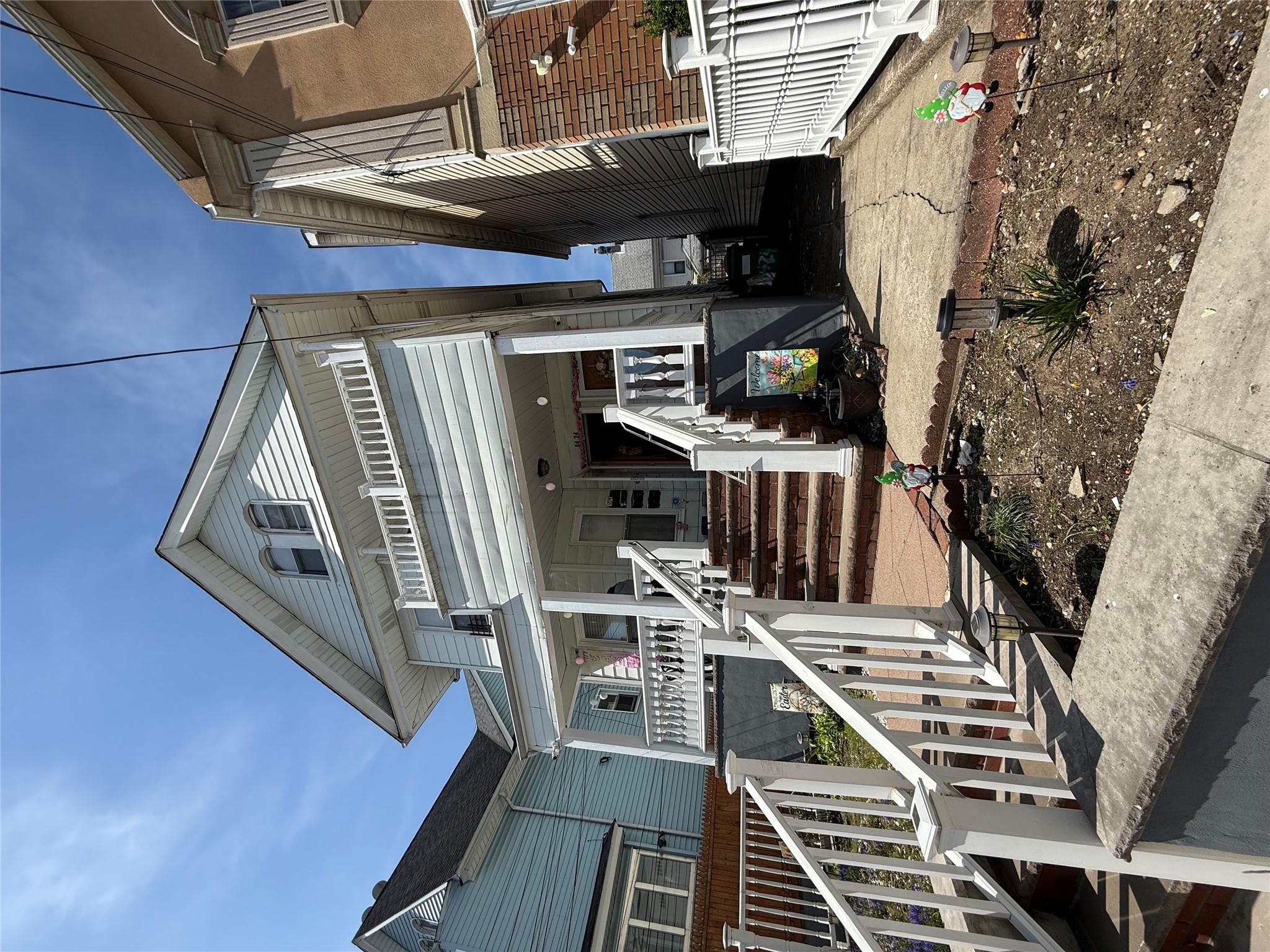Rental Property at 107th Street, Richmond Hill, Queens, NY - Bedrooms: 2 
Bathrooms: 1 
Rooms: 6  - $2,500 MO.