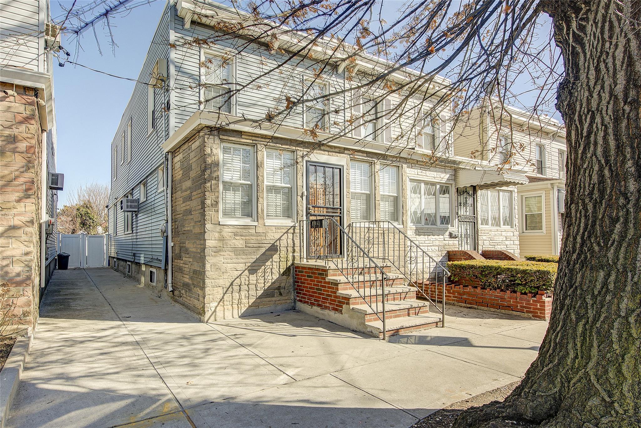 Property for Sale at 69 Street, Maspeth, Queens, NY - Bedrooms: 3 
Bathrooms: 3 
Rooms: 10  - $850,000