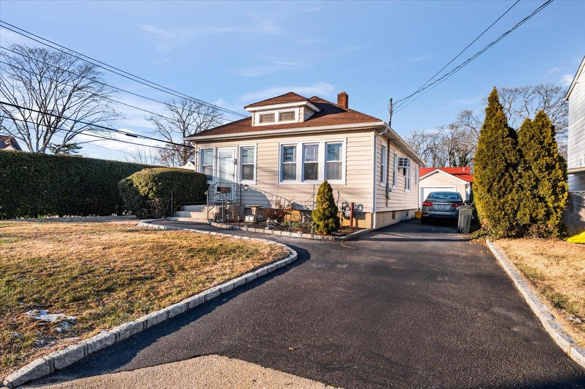 15 E Cedar Street, Massapequa, New York image 22