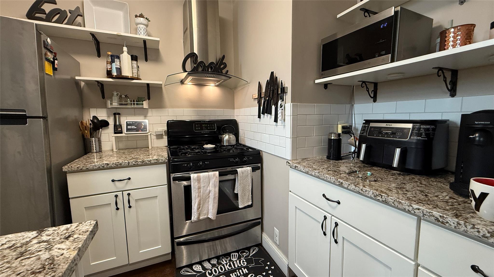 208 Centre Avenue 2J