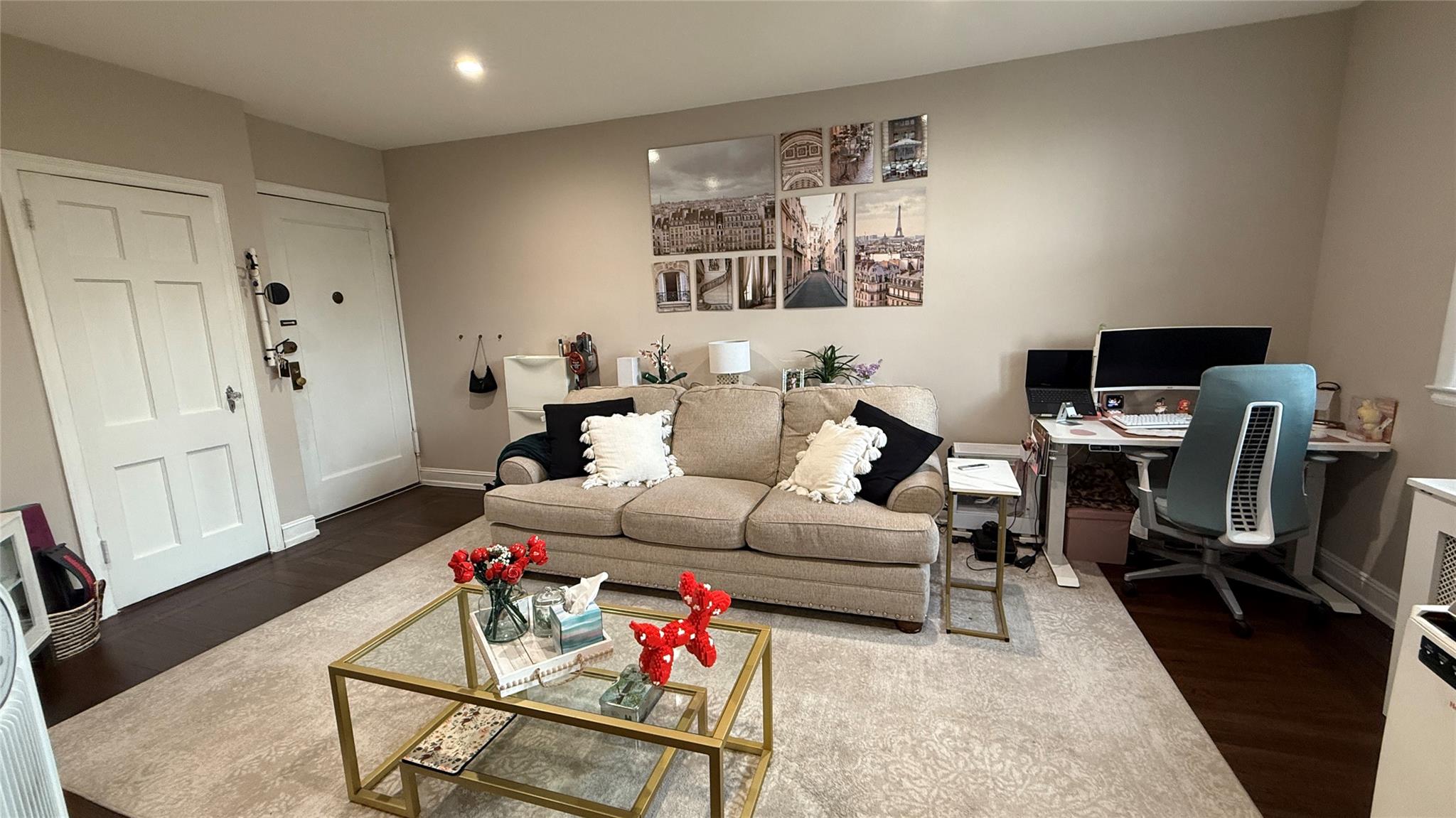 208 Centre Avenue 2J